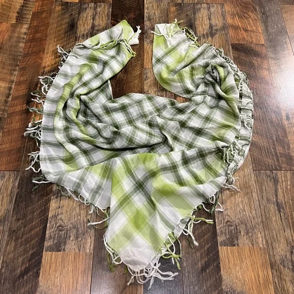 Hollister Plaid Scarf - Picture 3 of 5